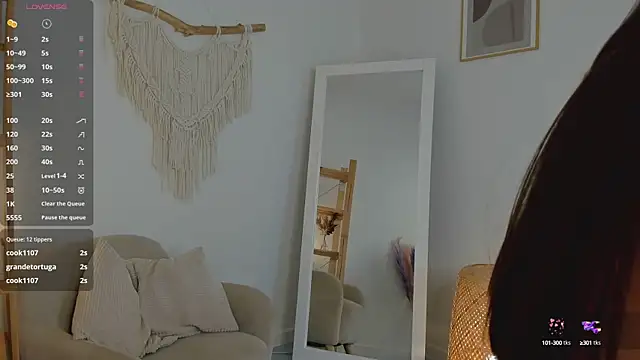 EmiliaDreams online show from 02.04.25