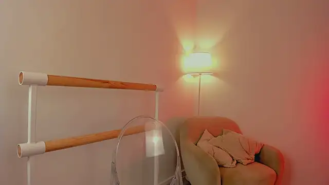 EmiliaDreams online show from 03.06.25