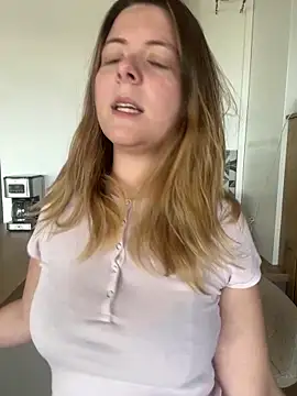 Snapshot of Nina_blain chatting on 03.24.26 Nina blain online show from 03.24.26