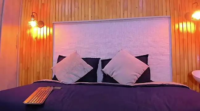 amelialeen7 online show from 12.20.24