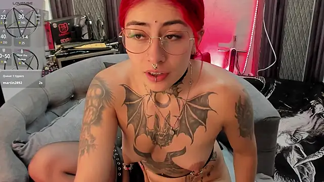 selene red  online show from 02.01.25