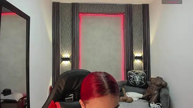 selene red  online show from 02.10.25