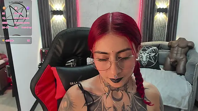 selene red  online show from 02.20.25