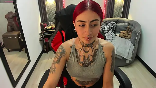 selene red  online show from 02.25.25