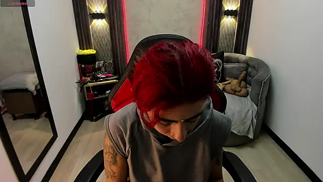 selene red  online show from 02.28.25