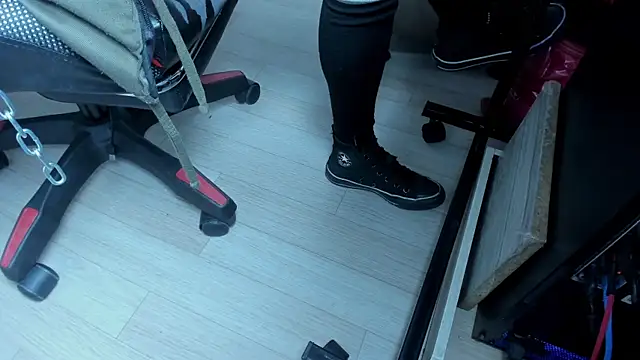 selene red  online show from 10.13.25