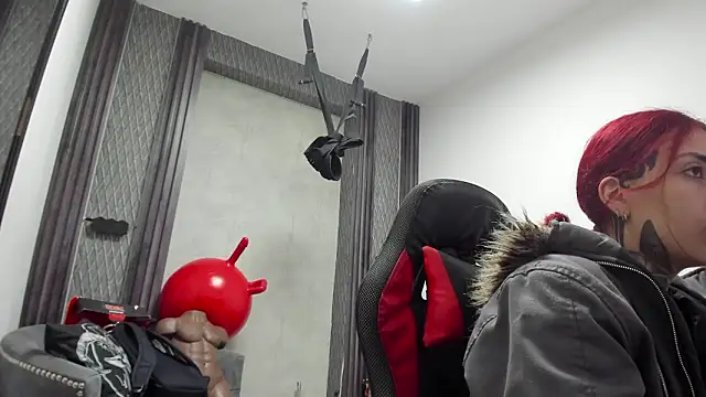 selene red  online show from 02.17.26