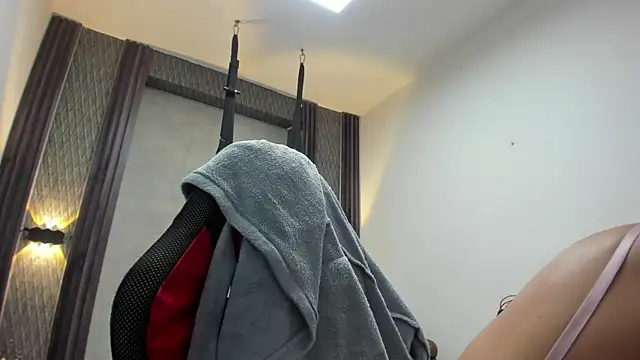 selene red  online show from 05.25.26