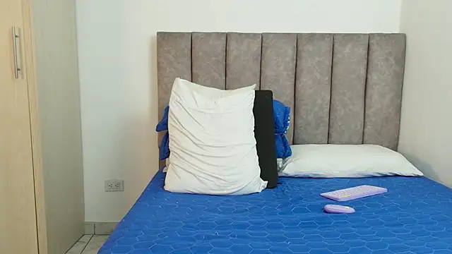 karina lewis  online show from 03.03.25