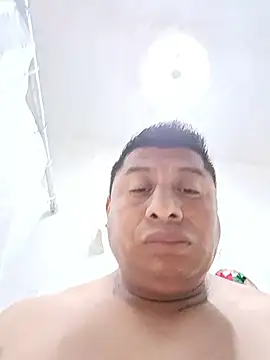 Snapshot of Riatatuil chatting on 10.15.25 Riatatuil online show from 10.15.25