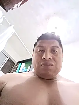 Snapshot of Riatatuil chatting on 10.17.25 Riatatuil online show from 10.17.25