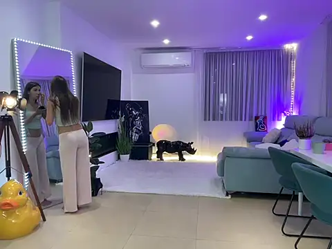 Snapshot of Mika_Miller chatting on 09.08.25 Mika Miller online show from 09.08.25