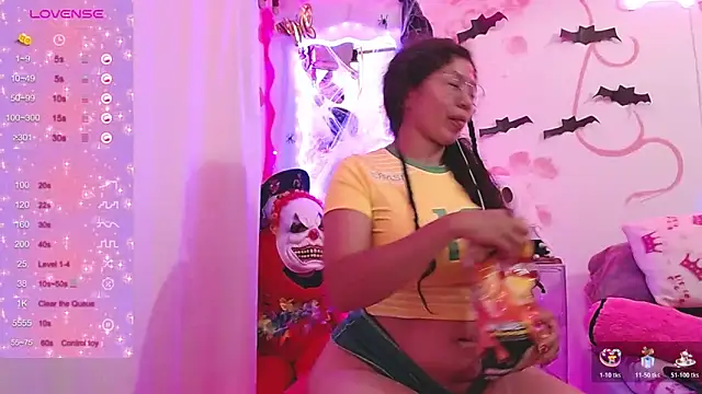 Snapshot of dainaflowers chatting on 11.05.25 dainaflowers online show from 11.05.25