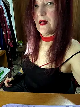 Snapshot of SabrinaXlovess chatting on 10.17.25 SabrinaXlovess online show from 10.17.25