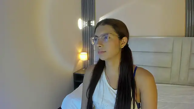 sara saenz99 online show from 10.19.25