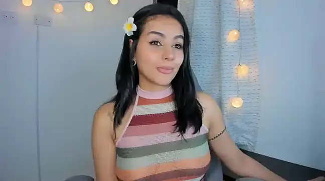 Snapshot of julia_strauns chatting on 12.21.24 julia strauns online show from 12.21.24