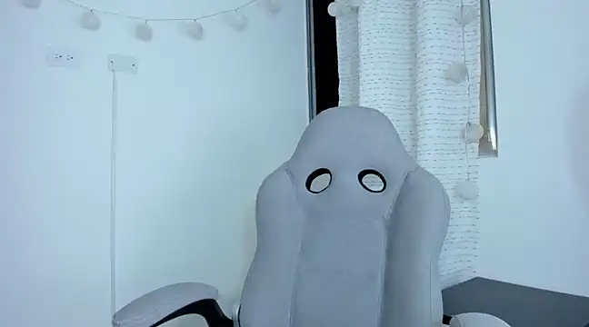 Snapshot of julia_strauns chatting on 12.30.24 julia strauns online show from 12.30.24