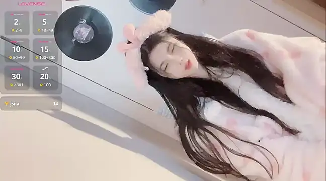 Snapshot of Qedgjwyz1 chatting on 01.13.25 Qedgjwyz1 online show from 01.13.25