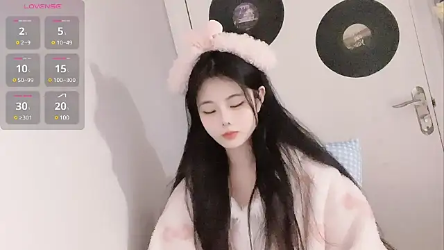 Snapshot of Qedgjwyz1 chatting on 02.01.25 Qedgjwyz1 online show from 02.01.25