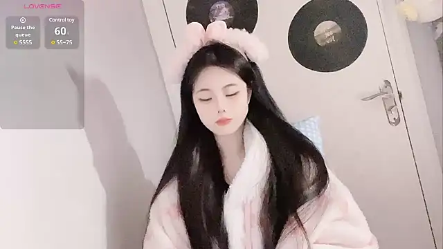 Snapshot of Qedgjwyz1 chatting on 02.04.25 Qedgjwyz1 online show from 02.04.25