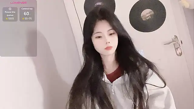 Snapshot of Qedgjwyz1 chatting on 02.06.25 Qedgjwyz1 online show from 02.06.25