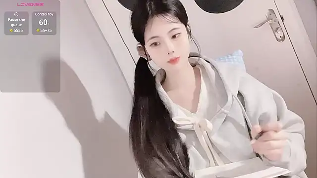 Snapshot of Qedgjwyz1 chatting on 02.07.25 Qedgjwyz1 online show from 02.07.25