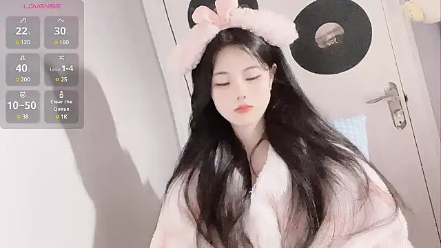 Snapshot of Qedgjwyz1 chatting on 02.10.25 Qedgjwyz1 online show from 02.10.25