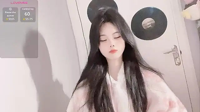 Snapshot of Qedgjwyz1 chatting on 02.10.25 Qedgjwyz1 online show from 02.10.25