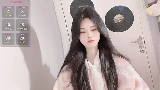 Snapshot of Qedgjwyz1 chatting on 02.10.25 Qedgjwyz1 online show from 02.10.25