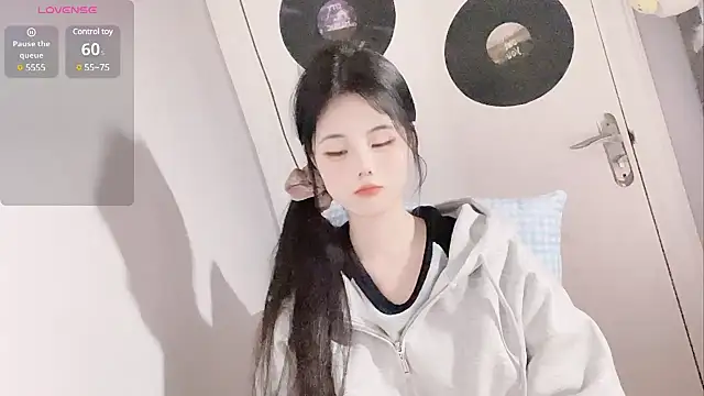 Snapshot of Qedgjwyz1 chatting on 02.10.25 Qedgjwyz1 online show from 02.10.25