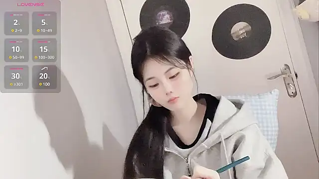 Snapshot of Qedgjwyz1 chatting on 02.11.25 Qedgjwyz1 online show from 02.11.25