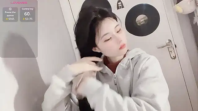 Snapshot of Qedgjwyz1 chatting on 02.13.25 Qedgjwyz1 online show from 02.13.25