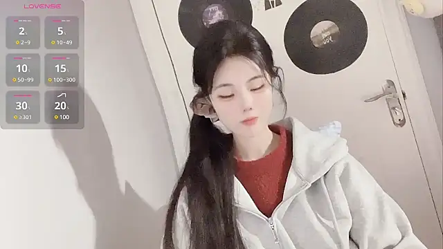 Snapshot of Qedgjwyz1 chatting on 02.13.25 Qedgjwyz1 online show from 02.13.25