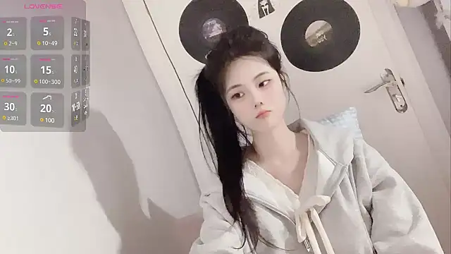 Snapshot of Qedgjwyz1 chatting on 02.14.25 Qedgjwyz1 online show from 02.14.25