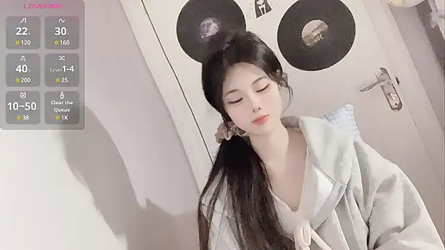 Snapshot of Qedgjwyz1 chatting on 02.14.25 Qedgjwyz1 online show from 02.14.25