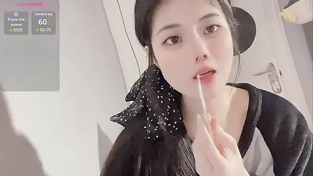 Snapshot of Qedgjwyz1 chatting on 02.16.25 Qedgjwyz1 online show from 02.16.25