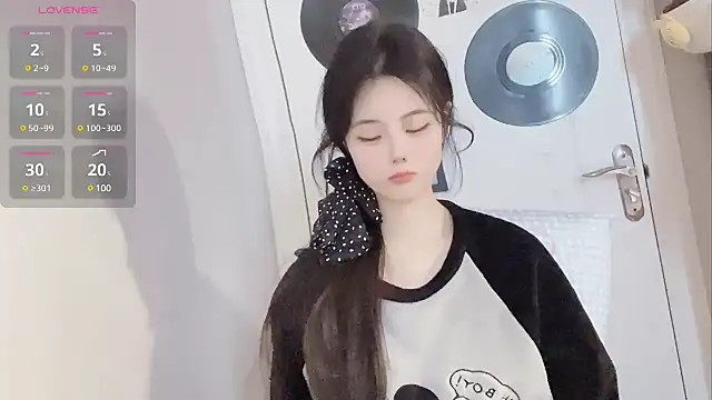 Snapshot of Qedgjwyz1 chatting on 02.17.25 Qedgjwyz1 online show from 02.17.25