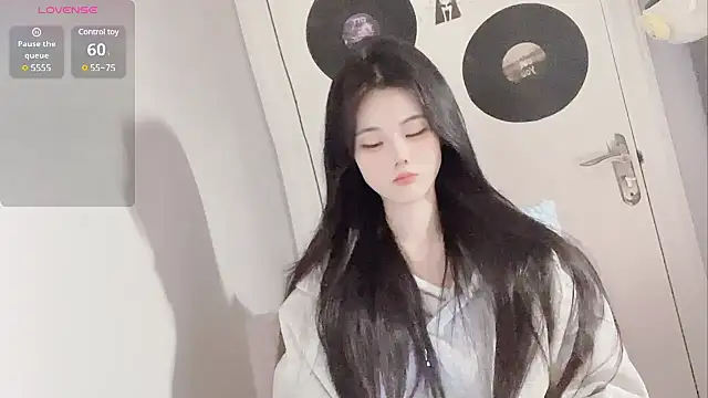 Snapshot of Qedgjwyz1 chatting on 02.18.25 Qedgjwyz1 online show from 02.18.25