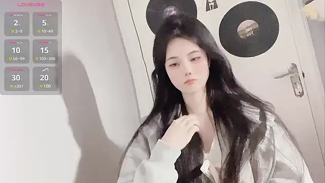 Snapshot of Qedgjwyz1 chatting on 02.19.25 Qedgjwyz1 online show from 02.19.25