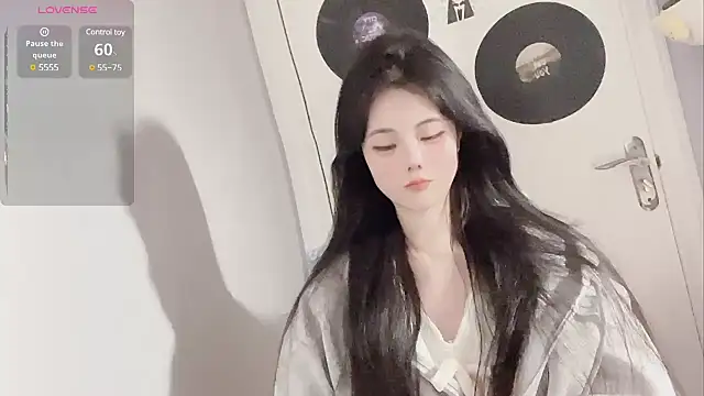 Snapshot of Qedgjwyz1 chatting on 02.19.25 Qedgjwyz1 online show from 02.19.25