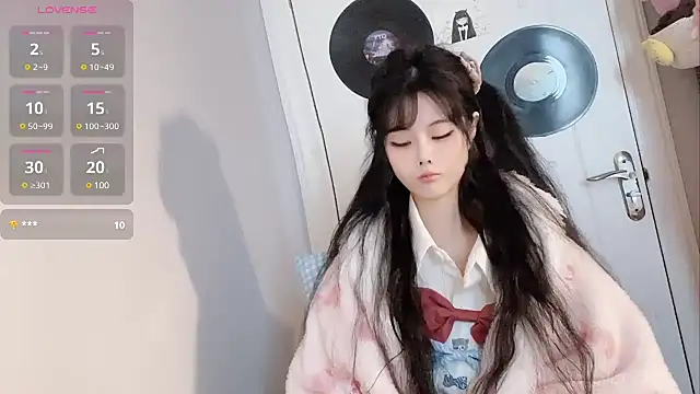 Snapshot of Qedgjwyz1 chatting on 03.05.25 Qedgjwyz1 online show from 03.05.25