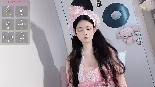 Snapshot of Qedgjwyz1 chatting on 03.18.25 Qedgjwyz1 online show from 03.18.25