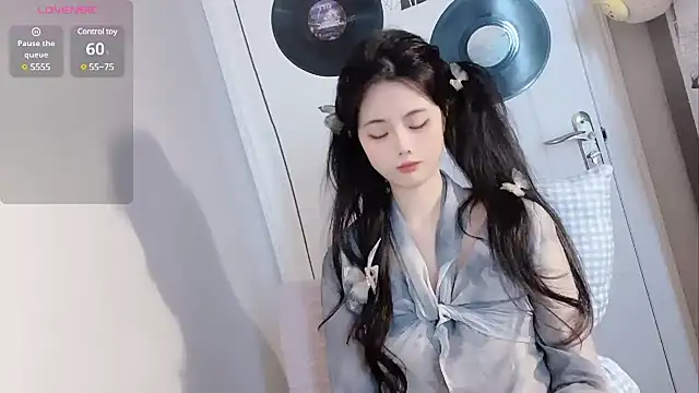 Snapshot of Qedgjwyz1 chatting on 03.19.25 Qedgjwyz1 online show from 03.19.25