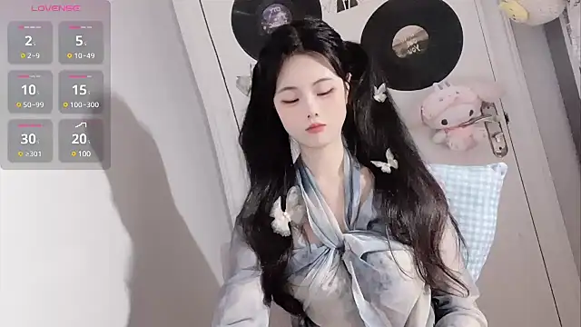 Snapshot of Qedgjwyz1 chatting on 03.19.25 Qedgjwyz1 online show from 03.19.25