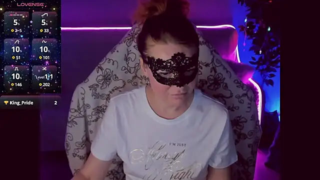 Snapshot of Sexy-Housewife chatting on 01.11.25 Sexy-Housewife online show from 01.11.25