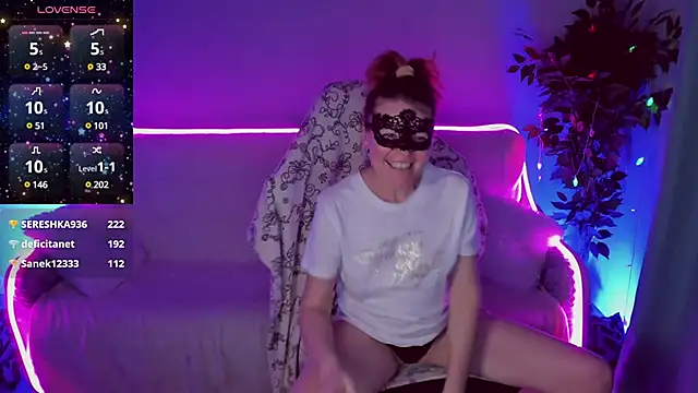 Snapshot of Sexy-Housewife chatting on 01.11.25 Sexy-Housewife online show from 01.11.25