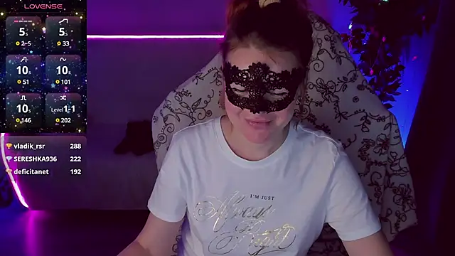 Snapshot of Sexy-Housewife chatting on 01.11.25 Sexy-Housewife online show from 01.11.25