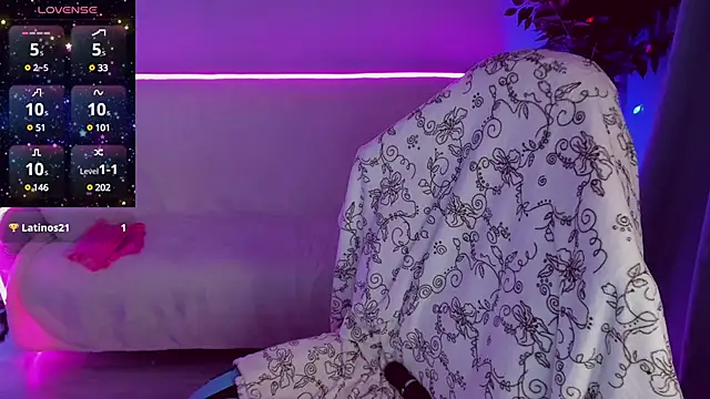 Snapshot of Sexy-Housewife chatting on 01.14.25 Sexy-Housewife online show from 01.14.25