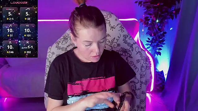 Snapshot of Sexy-Housewife chatting on 01.15.25 Sexy-Housewife online show from 01.15.25