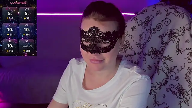 Snapshot of Sexy-Housewife chatting on 01.18.25 Sexy-Housewife online show from 01.18.25